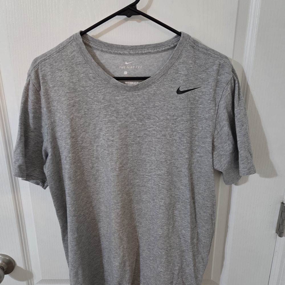 Nike Men's Gray T-Shirt